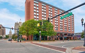 Doubletree By Hilton Lansing